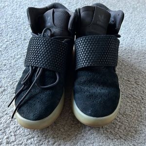 Adidas Tubular Black Boys Size 5 Model BA9372